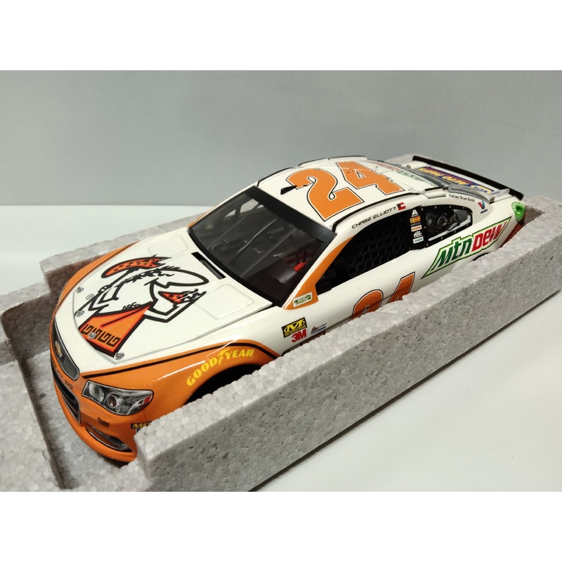 CHASE ELLIOTT 2017 MOUNTAIN DEW LITTLE CAESARS 1:24 ELITE DIECAST 1 OF 96