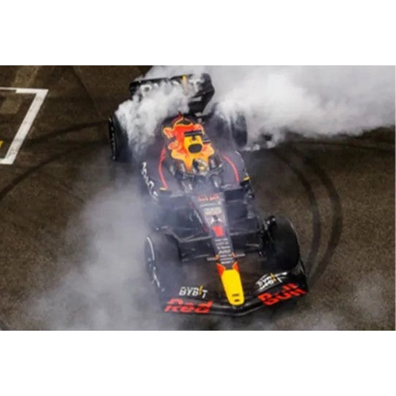 *PRE-ORDER* Oracle Red Bull Racing RB18 No.1 – Winner Abu Dhabi 2022 – Max Verstappen. (With tyre marks). With Acrylic Cover – 1:18 Scale Resin Model Car