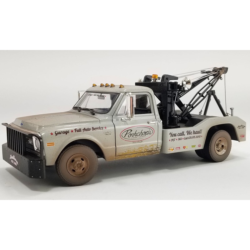 *PRE-ORDER* 1969 CHEVROLET C-30 WRECKER – PORKCHOP’S CHOP SHOP – 1:18 SCALE DIECAST MODEL – ACME EXCLUSIVE