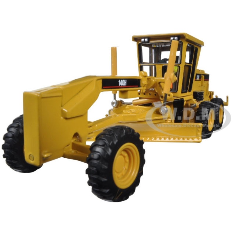 Cat Caterpillar 140H Motor Grader with Operator Core Classics Series 1/50 Diecast Model by Diecast Masters