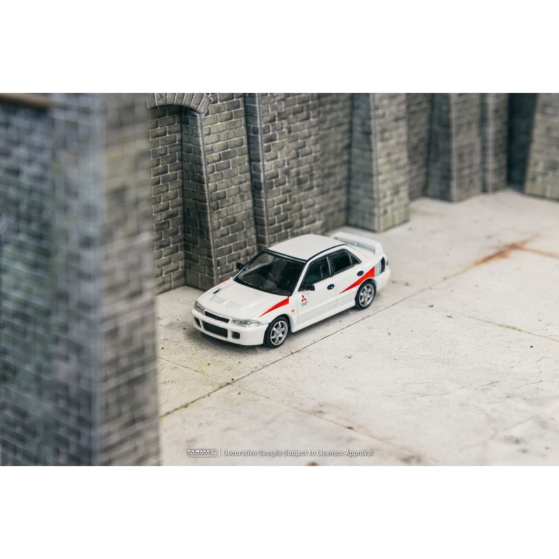 Tarmac Works 1/64 Mitsubishi Lancer RS Evolution White – GLOBAL64