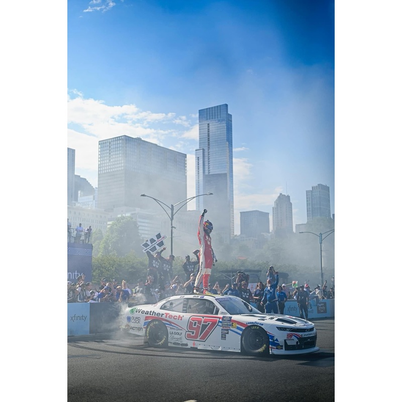 SHANE VAN GISBERGEN 2024 AUTOGRAPHED WEATHERTECH – CHICAGO STREET COURSE RACED WIN 1:24 ARC SCALE DIECAST MODEL