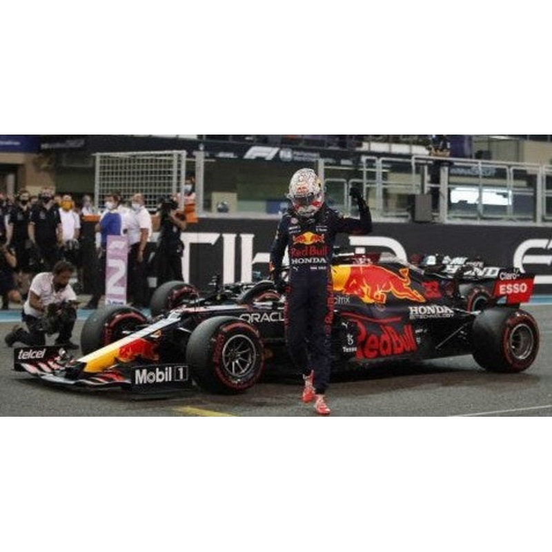 Red Bull Racing Honda RB16B No.33 Red Bull Racing – Winner Abu Dhabi GP 2021 – World Champion Edition With No.1 Board and Pit Board. Max Verstappen. With Acrylic Cover – 1:18 Scale Resin Model Car