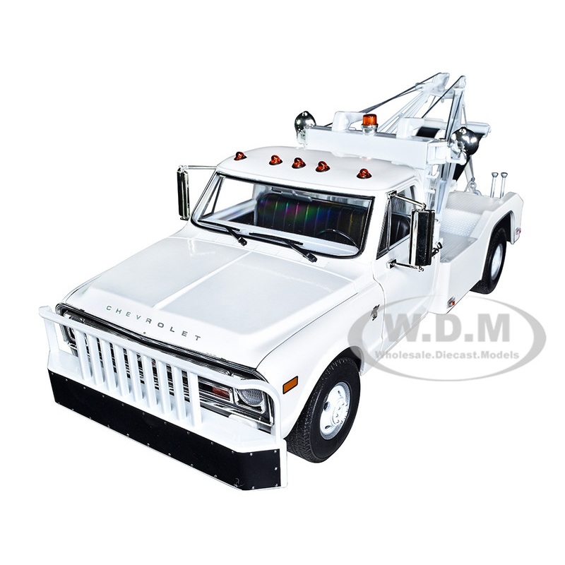 1968 Chevrolet C-30 Dually Wrecker Tow Truck White 1/18 Diecast Car Model by Greenlight