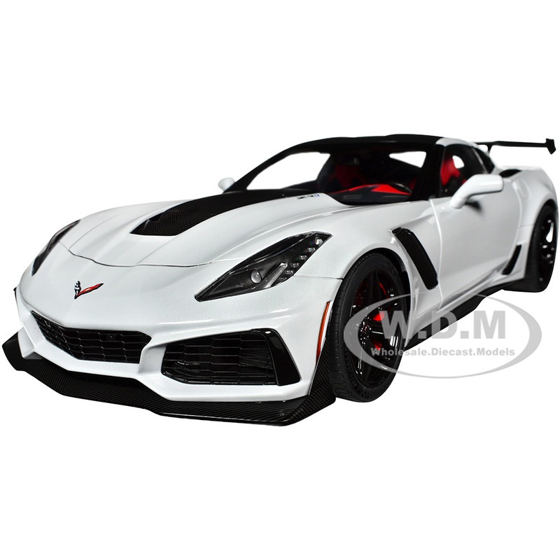 2019 Chevrolet Corvette C7 ZR1 Ceramic Matrix Gray Metallic with Carbon Top 1/18 Model Car by Autoart