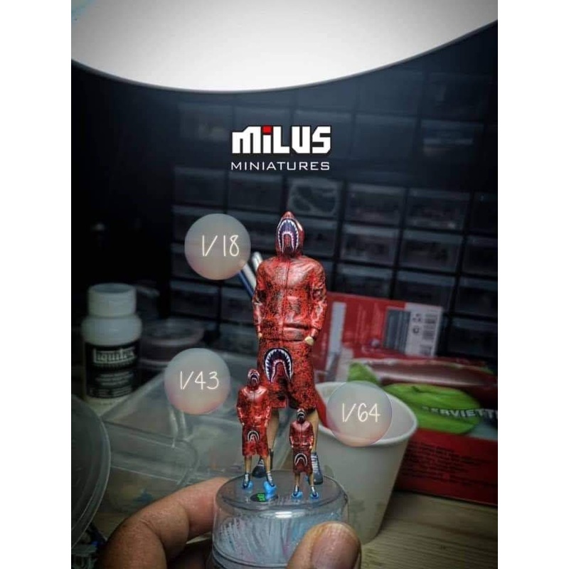 MILUS MINIATURES – RED CAMO SHARK JACKET – 1/64