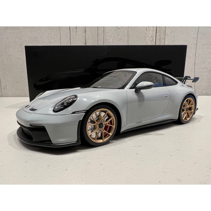 Porsche 911 (992) GT3 2021 Chalk / Gold Wheels – 1:18 Model – Minichamps