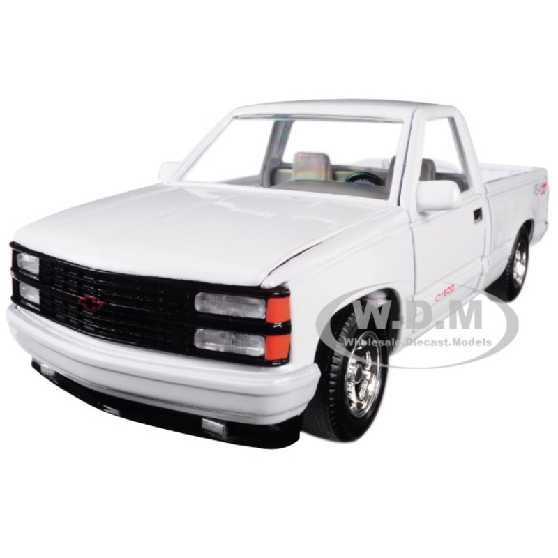 1992 Chevrolet 454 SS Pickup Truck White 1/24 Diecast Model Car by Motormax