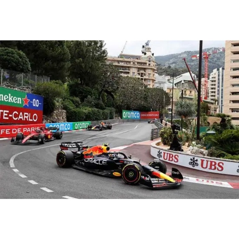 ORACLE RED BULL RACING RB18 – SERGIO PEREZ – WINNER MONACO GP 2022 – 1:43 Scale Resin Model Car – MiniChamps