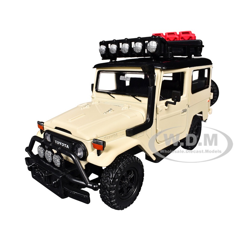 Toyota FJ40 Land Cruiser Beige 4×4 Overlanders Series 1/24 Diecast Model Car by Motormax