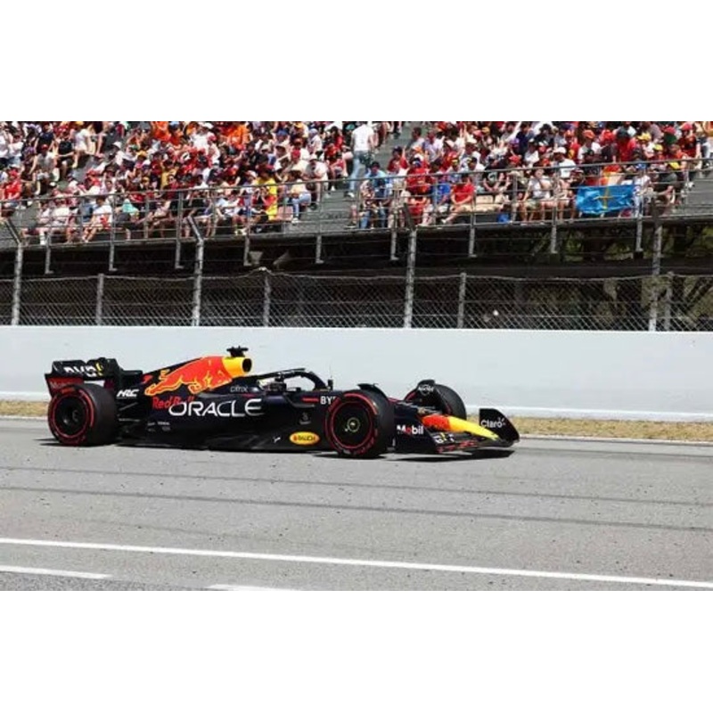 ORACLE RED BULL RACING RB18 – MAX VERSTAPPEN – WINNER SPANISH GP 2022 – 1:43 Scale Resin Model Car – MiniChamps