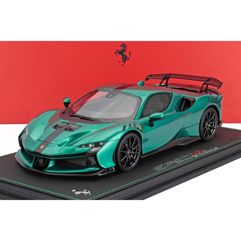FERRARI – SF90 XX STRADALE 2024 – CON VETRINA – WITH SHOWCASE – GREEN JEWEL – BLACK