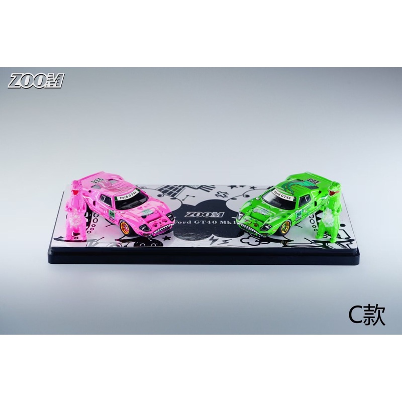Zoom 1:64 Ford GT40 MK1 (P/1075) Tyrannosaurus Rexy and Roxy Green and Pink 2 Cars Set with 2 Dinosaur Figures