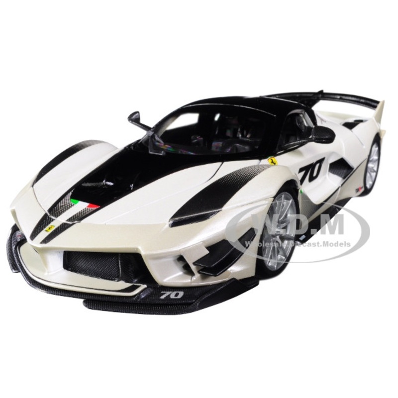 Ferrari FXX-K Evo #70 White 1/18 Diecast Model Car by Bburago