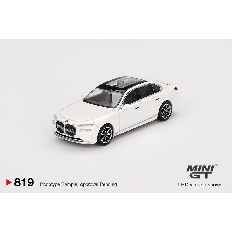 MINI GT #819 1/64 BMW i7 xDrive60 Mineral White (RHD)