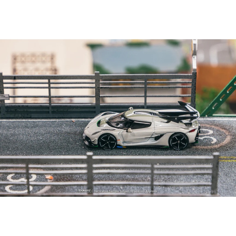 Tarmac Works 1/64 Koenigsegg Jesko Attack White with Tarmac Cards – Lamley Special Edition – GLOBAL64