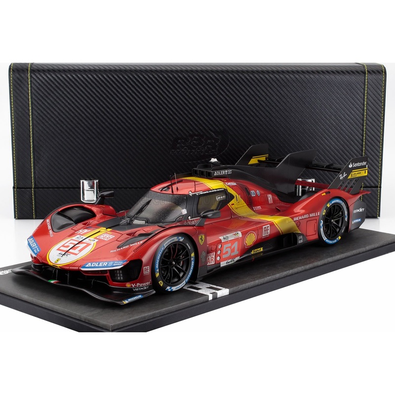 FERRARI | 499P 3.0L TURBO V6 TEAM FERRARI AF CORSE N 51 WINNER 24h LE MANS (DIRTY VERSION – AFTER RACE) 2023 ALESSANDRO PIER GUIDI – JAMES CALADO – ANTONIO GIOVINAZZI – CON VETRINA – WITH SHOWCASE – COFFRET BOX