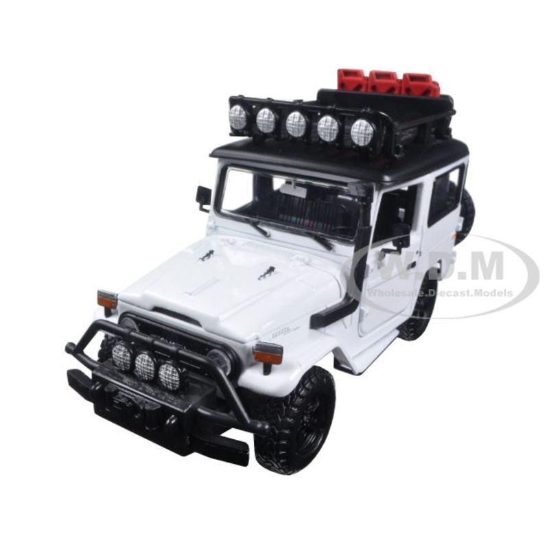 Toyota FJ40 Land Cruiser White 4×4 Overlanders Series 1/24 Diecast Model Car by Motormax