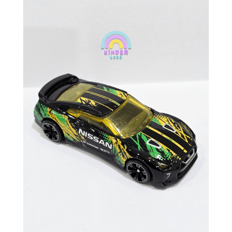 Hot Wheels 2017 Nissan GT-R (R35) – Neon Speeders (Uncarded – New)