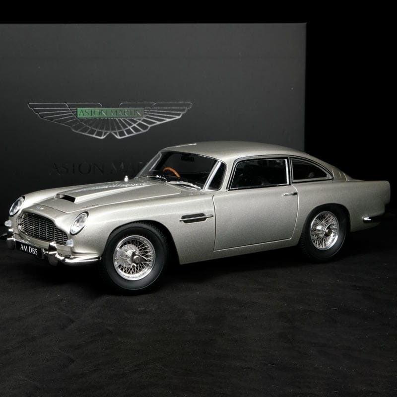 Auto   1/18 For Aston Martin V12