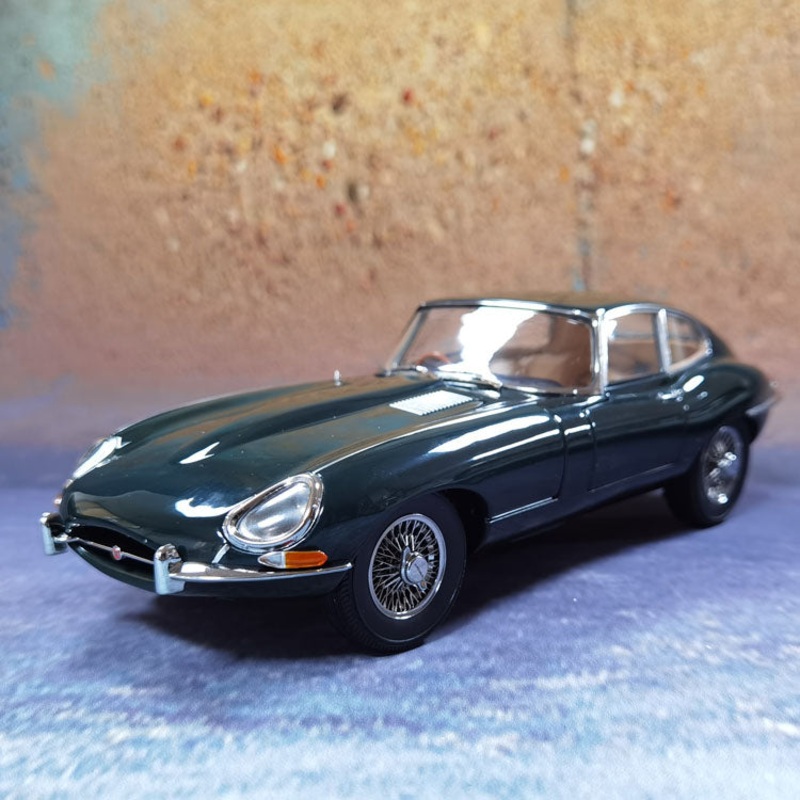 Jaguar E-Type 60th Anniversary 1:18 Die-Cast Alloy Model (Classic Sealed Box Edition)
